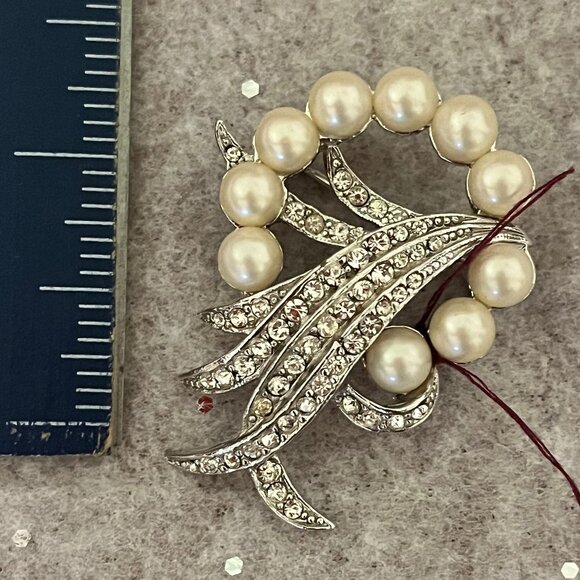 Vintage Silver Tone Filigree Brooch With Rhinestones And Faux Pearl Accents. - Picture 2 of 4
